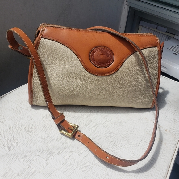 Vtg 90s Dooney & Bourke AW Beige British tan Pebbled Shoulder Bag - Picture 2 of 16